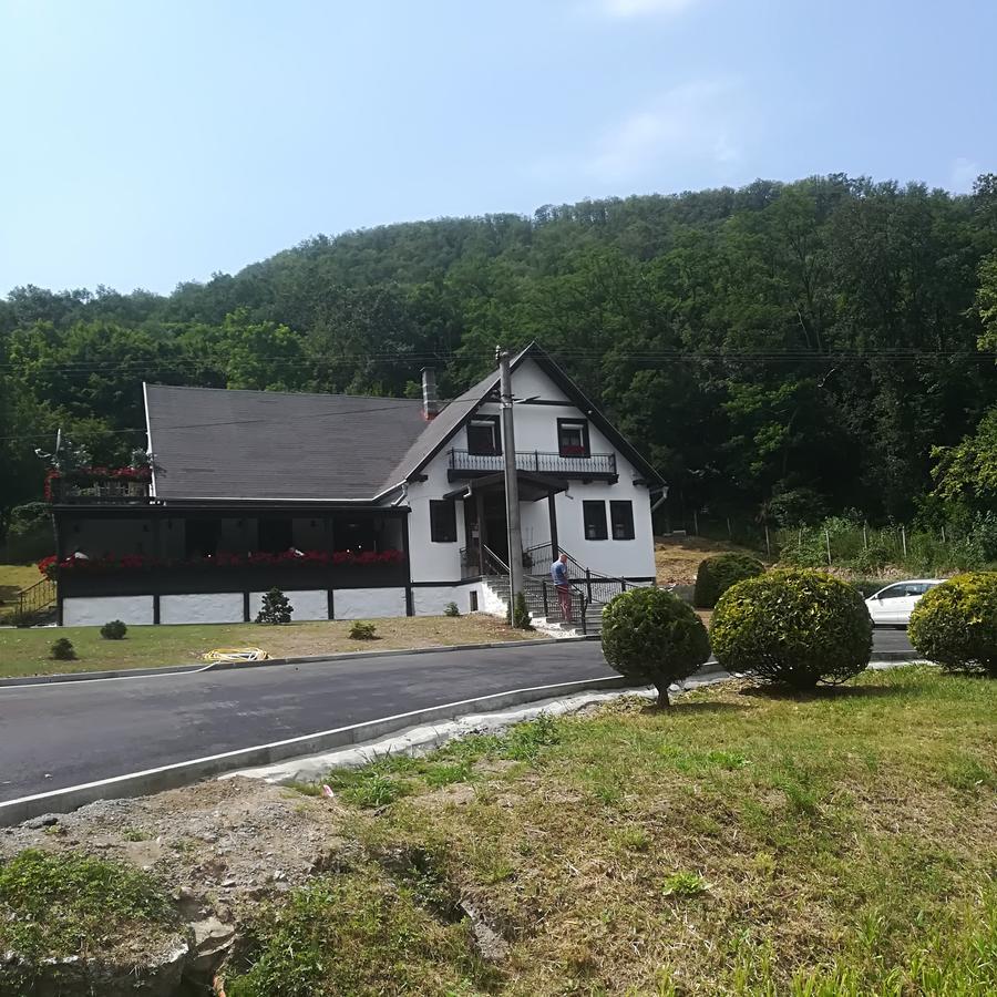 Penzion A Restauracia Hanisberg Krupina Экстерьер фото