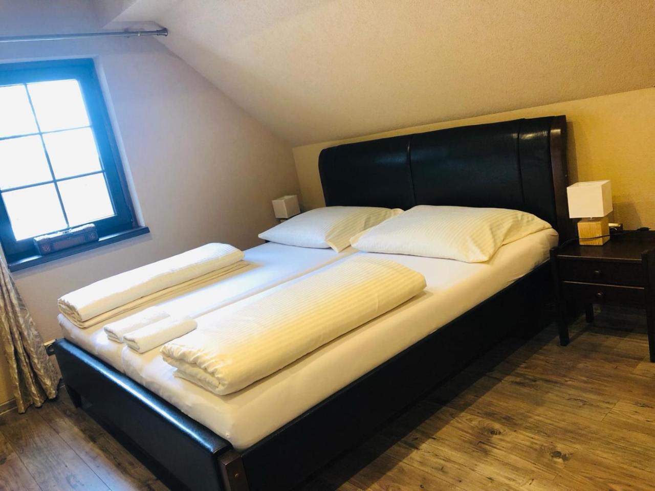 Penzion A Restauracia Hanisberg Krupina Экстерьер фото