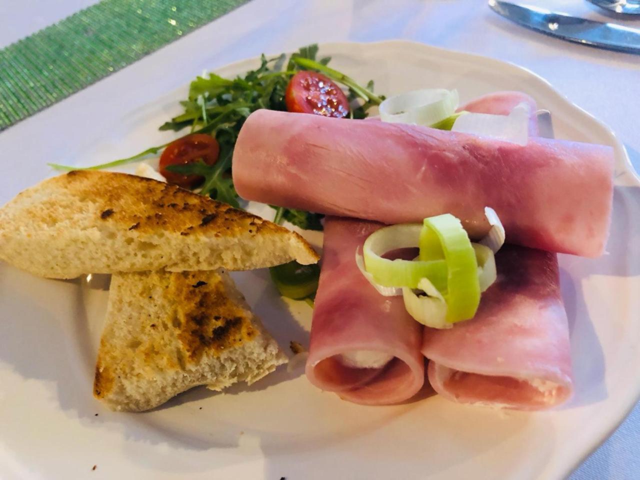 Penzion A Restauracia Hanisberg Krupina Экстерьер фото